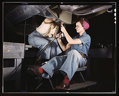 Women at work on bomber, Douglas Aircraft Comp...